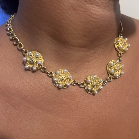 CHANEL Vintage 1980s Faux Pearl Gold Tone Necklace - Picture 7 of 7